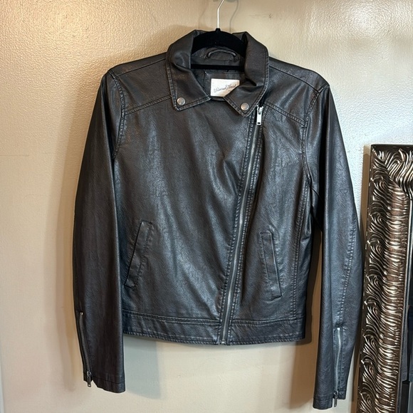 Universal Thread Jackets & Blazers - Universal Thread Target Black Non-leather Bomber Jacket Size Medium